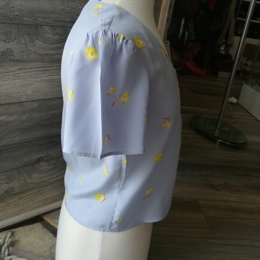 Intermix Blouse - Picture 4 of 7